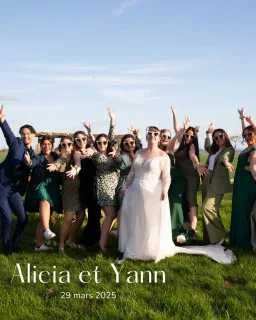 ✨29 mars 2025
⏯ Alicia & YannLe 29 avril dernier, nous avons eu le plaisir d’accompagner Alicia et Yann pour leur magnifique journée au Domaine des 5B à Plélan-le-Grand.
Un lieu chargé d’histoire, niché au cœur de la forêt de Brocéliande, offrant un cadre idyllique mêlant charme de l’ancien et confort moderne.Pour régaler les invités, le traiteur Old School Event a su émerveiller les papilles.Nous avons le plaisir de faire vibrer la piste de danse jusqu’au bout de la nuit, créant une ambiance festive et mémorable.​Félicitations à nos jeunes mariés 🔥🚨 Photos de la publication @svsound🍽️ : @the_old_school_event_rennes
💒 : @domaine.le5b
📸 : @haut_en_images________________________________________________
 DJ SvSound
📞 06 30 76 21 40
📧 svsound@outlook.com
📌 Bretagne#mariage #DomaineDes5B #OldSchoolEvent #mariage2025