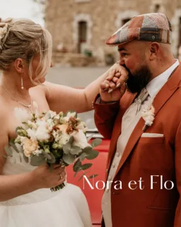 🌧️ Mariage de Nora et Flo – 19 avril 2025 💍
On vous raconte…Direction le superbe Domaine de Saint-Méen, décor de rêve pour célébrer l’amour. Mais ce jour-là… le ciel avait décidé de faire sa star : pluie non-stop pendant le vin d’honneur ! 😅Heureusement, la tente safari attenante à la salle a sauvé la mise ! Ambiance cosy, rires à l’abri, verres levés et bonne humeur au rendez-vous 🍷🎉Côté animation, tout était prévu :
📸 Notre photobooth pour capturer les moments les plus fun et aussi une animation speedphoto pendant le repas.
Le but de cette animation prendre le plus de photos possible en rafales avec vos invités sur la durée d’une musique. Les photos sérieuses, mais aussi plus au moins loufoques sont vivement recommandées
✨ Et une jolie mise en lumière architecturale qui a transformé la salle à la nuit tombée.Pluie ou pas, l’amour a brillé 💖 Merci Nora et Flo pour votre confiance et encore félicitations à vous deux ! 🥂💒 : @domainedesaintmeen
📸 : @joeddysson
💡 : @celtic_events_loc (Location guirlandes)________________________________________________
DJ SvSound
📞 06 30 76 21 40
📧 svsound@outlook.com
📌 Bretagne
#MariagePluvieuxMariageHeureux #DomaineDeSaintMeen #PhotoboothFun #LumièreMagique #WeddingStory #BretagneWedding #SvSound