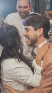 ✨ Retour sur un mariage magique à l’Île-aux-Moines pour Sarah & Florent !
Un week-end de festivités au superbe Domaine du Guerric… Après quelques péripéties pour traverser avec notre camion 🚚), on a vécu un moment hors du temps.🥁 Entrée des mariés en salle au son de la derbouka pour enflammer l’ambiance,
🍽️ Un repas signé K5 Traiteur,
🎥 Notre vidéobooth pour capturer les plus beaux souvenirs,
🔥 Et un show de feu qui a littéralement mis des étoiles dans les yeux de tous !💃🕺 La soirée s’est poursuivie jusqu’au petit matin… au point qu’on a fini en plein jour 🌞Merci à Sarah & Florent pour leur confiance, et à tous leurs invités pour cette énergie incroyable !Et merci également à Lumis Production @clemencejouen.real pour la capture de ces jolies qui seront un souvenir inoubliable pour nos mariés🚨photos de couverture svsound ✨📍 : @domaine.guerric.morbihan
🍽️ : @k5lorient
🎂 : @maviedecookie
📸 : @olivierbaronphotographe
🎥 : @clemencejouen.real
🎧 DJ, lumière & vidéobooth : @djsvsound__________________________________________________
DJ SvSound
📞 06 30 76 21 40
📧 svsound@outlook.com
📌 Bretagne