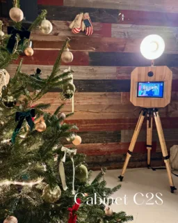 ✨La dernière de 2025
🎄Au départ, on partait sur une soirée d’entreprise avec un petit blind-test pour l’ambiance…
Mais ça a été un peu plus que ça 😏Pour fêter la fin d’année, le @cabinetdentairec2s_ nous a contactés pour animer leur soirée de Noël au bar restaurant @loptimist_restaurant , et c’est avec grand plaisir que SvSound a répondu présent 🎧👉 Au programme : 🔔 Blind-test avec buzzers (et une compétitivité qu’on n’avait clairement pas anticipée 😄) 🎅 Secret Santa plein de surprises 🎤 Karaoké improvisé 💃 Soirée dansante pour finir comme il se doit 
Résultat ? 👉 Une équipe survoltée, une ambiance de folie et une soirée qui s’est transformée en vrai moment de partage et de lâcher-prise ✨
Merci au cabinet C2S pour leur confiance et leur énergie, on adore ce genre de soirées où tout peut basculer… dans le bon sens 🔥 
📍 Vous aussi, vous voulez une soirée d’entreprise qui ne ressemble à aucune autre ?  👉 SvSound s’occupe de tout 
#SvSound #SoiréeEntreprise #BlindTest #deejay   ________________________________________________
 DJ SvSound
📞 06 30 76 21 40
📧 svsound@outlook.com
📌 Bretagne