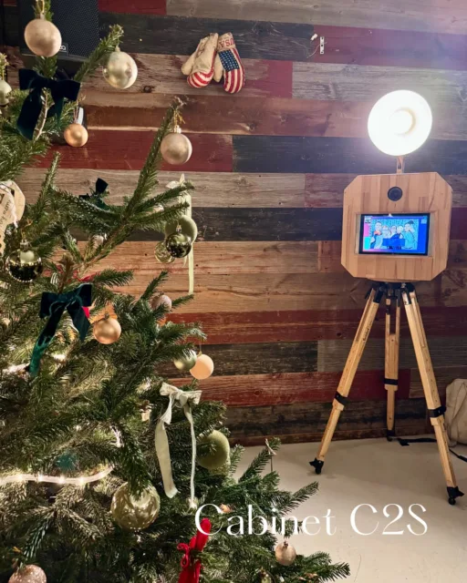 ✨La dernière de 2025
🎄Au départ, on partait sur une soirée d’entreprise avec un petit blind-test pour l’ambiance…
Mais ça a été un peu plus que ça 😏Pour fêter la fin d’année, le @cabinetdentairec2s_ nous a contactés pour animer leur soirée de Noël au bar restaurant @loptimist_restaurant , et c’est avec grand plaisir que SvSound a répondu présent 🎧👉 Au programme : 🔔 Blind-test avec buzzers (et une compétitivité qu’on n’avait clairement pas anticipée 😄) 🎅 Secret Santa plein de surprises 🎤 Karaoké improvisé 💃 Soirée dansante pour finir comme il se doit 
Résultat ? 👉 Une équipe survoltée, une ambiance de folie et une soirée qui s’est transformée en vrai moment de partage et de lâcher-prise ✨
Merci au cabinet C2S pour leur confiance et leur énergie, on adore ce genre de soirées où tout peut basculer… dans le bon sens 🔥 
📍 Vous aussi, vous voulez une soirée d’entreprise qui ne ressemble à aucune autre ?  👉 SvSound s’occupe de tout 
#SvSound #SoiréeEntreprise #BlindTest #deejay   ________________________________________________
 DJ SvSound
📞 06 30 76 21 40
📧 svsound@outlook.com
📌 Bretagne