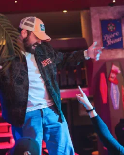 ✨Quelques photos de la dernière soirée du Factory !  
C’est toujours un plaisir de partager ces moments avec vous 🎉
________________________________________
📍 Bretagne
📞 06 87 39 27 62 📧 contact@djsvsound.com 🌐 www.djsvsound.com